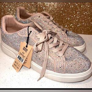 Steven Madden BNWT Rhinestones sneakers